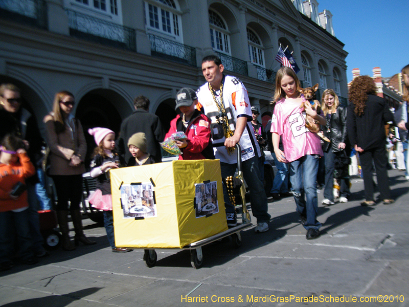 Mystic-Krewe-of-Barkus-2010-HC-Dog-Parade-Mardi-Gras-New-Orleans-8551