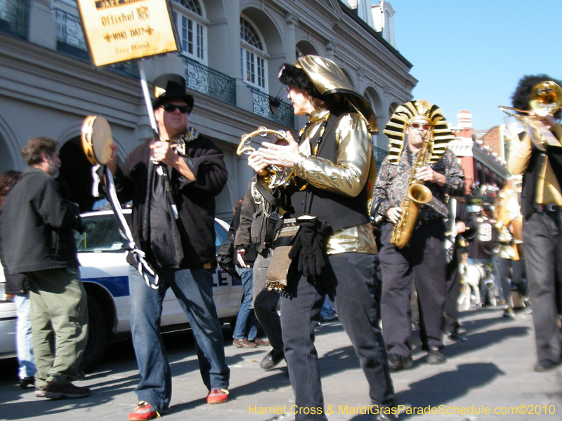 Mystic-Krewe-of-Barkus-2010-HC-Dog-Parade-Mardi-Gras-New-Orleans-8702