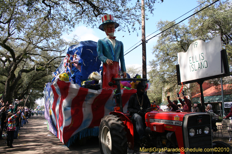 Krewe-of-Carrollton-New-Orleans-Mardi-Gras-4614