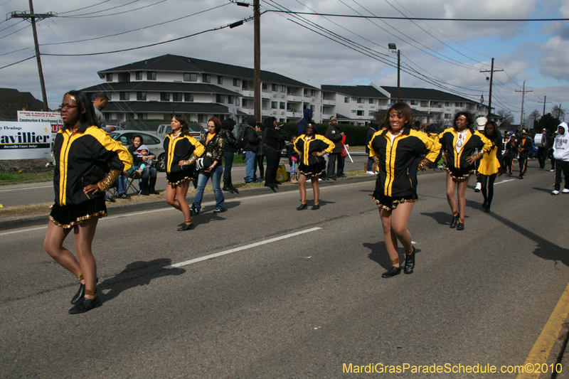 Krewe-of-Choctaw-2010-Mardi-Gras-Westbank-3050