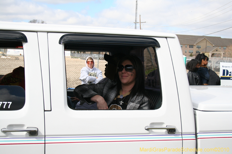 Krewe-of-Choctaw-2010-Mardi-Gras-Westbank-3069