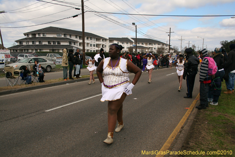 Krewe-of-Choctaw-2010-Mardi-Gras-Westbank-3100