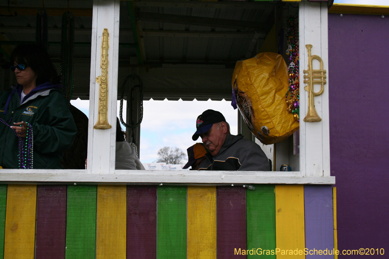 Krewe-of-Choctaw-2010-Mardi-Gras-Westbank-3114