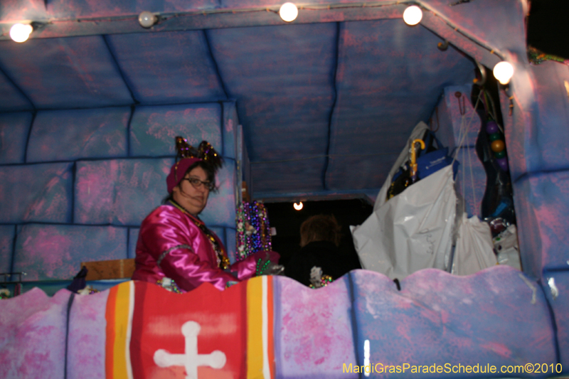 Krewe-of-Cleopatra-2010-Westbank-Mardi-Gras-2945