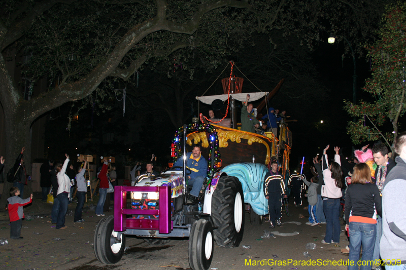 Le-Krewe-dEtat-presents-The-Dictator-Does-Broadway-for-Mardi-Gras-2009-New-Orleans-0761