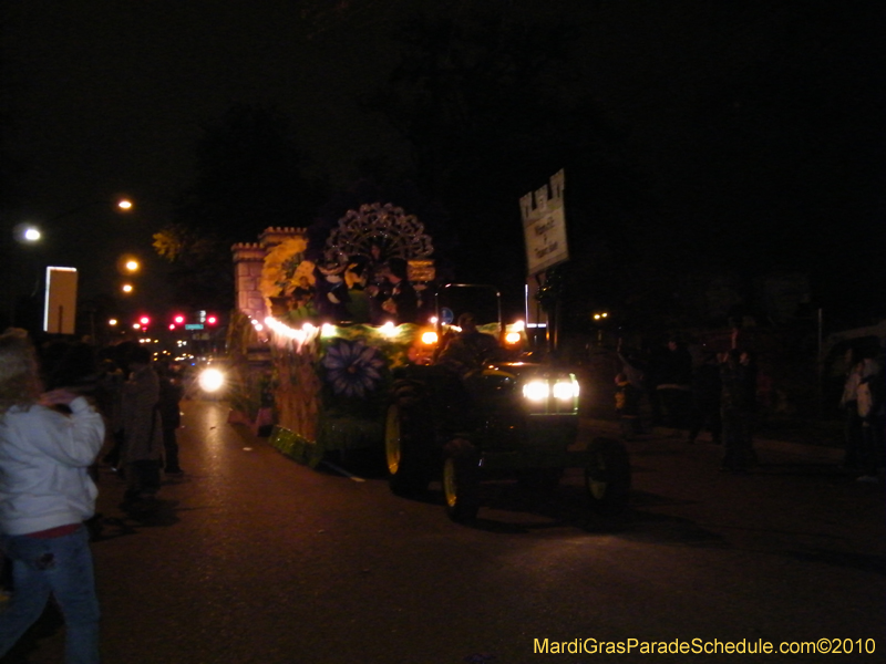 Krewe-of-Excalibur-2010-Mardi-Gras-Metairie-7625