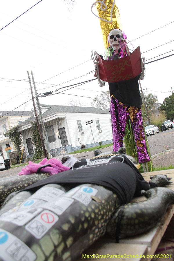 Krewe-of-House-Floats-03269-Fairgrounds-Bayou-St-John-2021