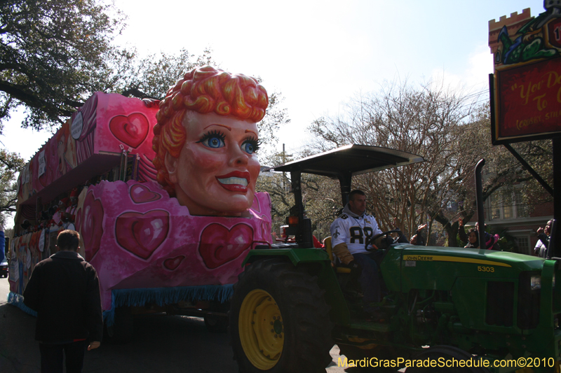 Krewe-of-King-Arthur-2010-Uptown-New-Orleans-Mardi-Gras-4810