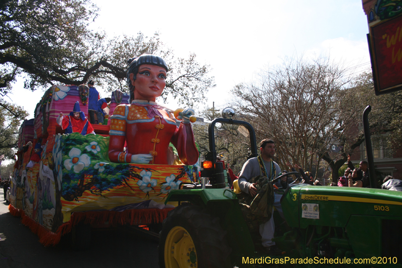 Krewe-of-King-Arthur-2010-Uptown-New-Orleans-Mardi-Gras-4822