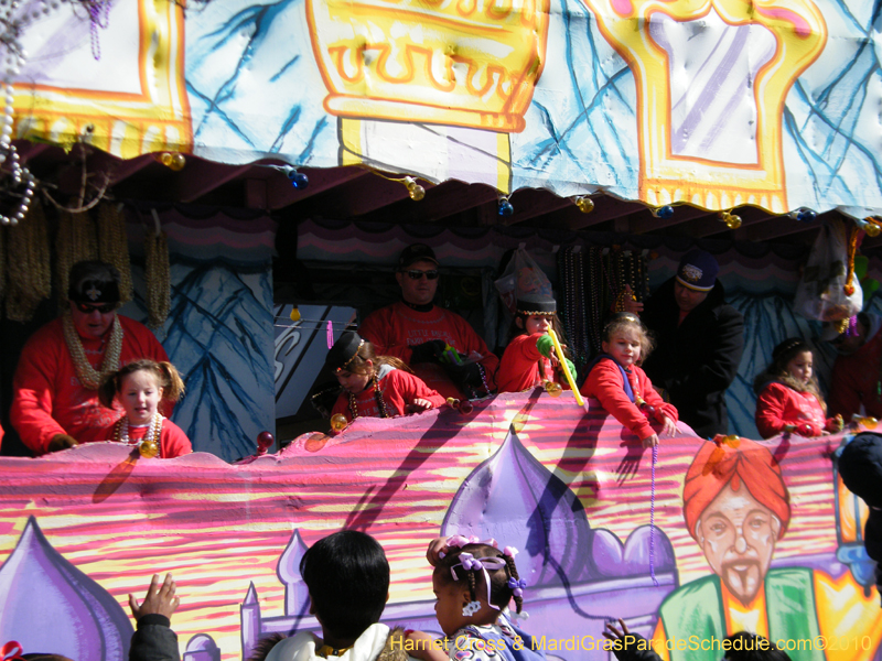 Krewe-of-Little-Rascals-Metairie-Mardi-Gras-Childrens-Parade-7208