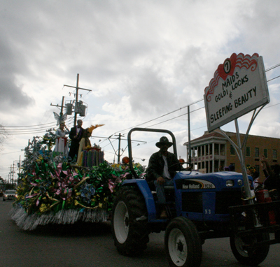 Krewe-of-Mid-City-Mardi-Gras-2008-New-Orleans-0159