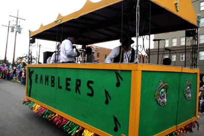 Krewe-of-Mid-City-Mardi-Gras-2008-New-Orleans-0189