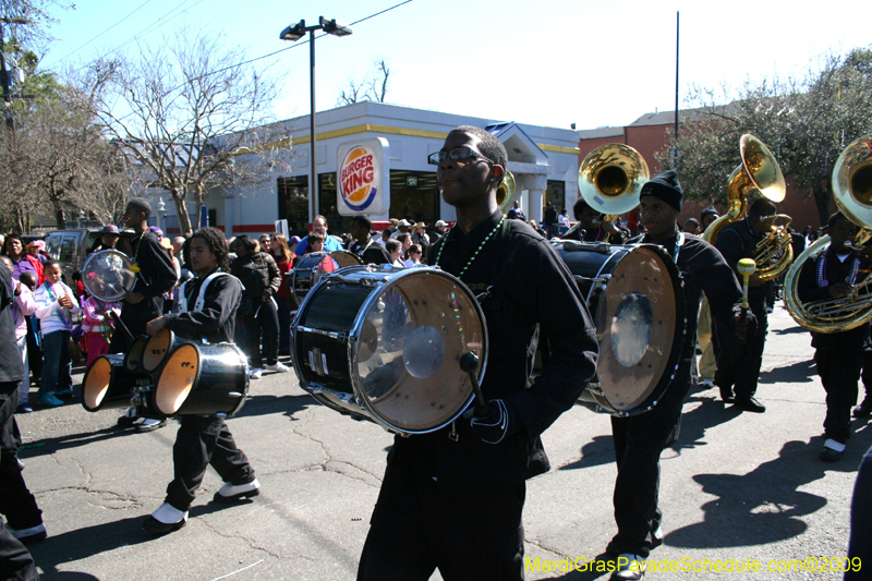 2009-Krewe-of-Mid-City-presents-Parrotheads-in-Paradise-Mardi-Gras-New-Orleans-0221