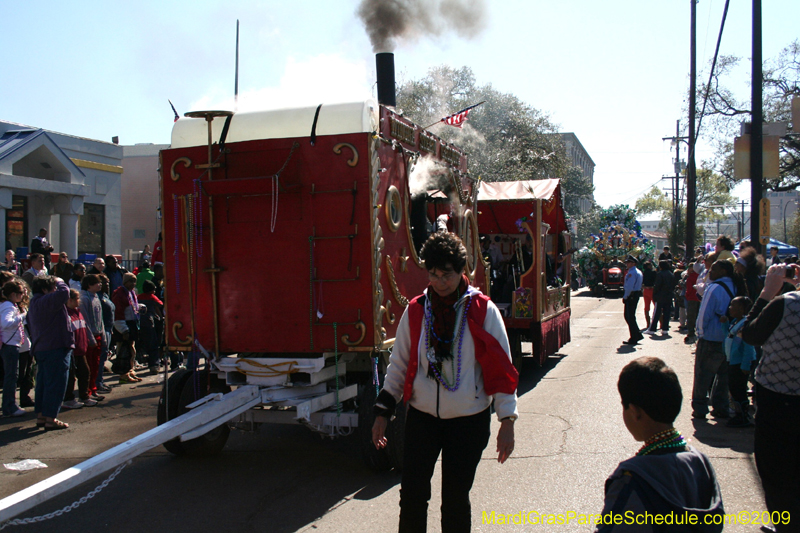 2009-Krewe-of-Mid-City-presents-Parrotheads-in-Paradise-Mardi-Gras-New-Orleans-0261