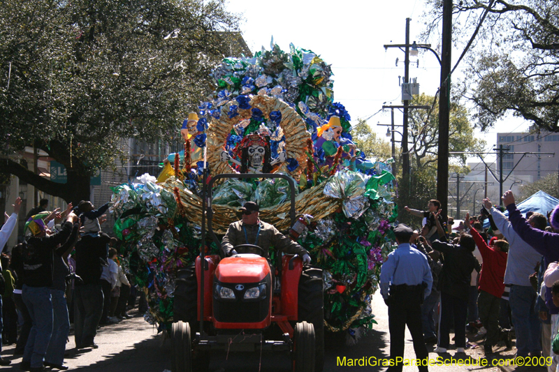 2009-Krewe-of-Mid-City-presents-Parrotheads-in-Paradise-Mardi-Gras-New-Orleans-0265