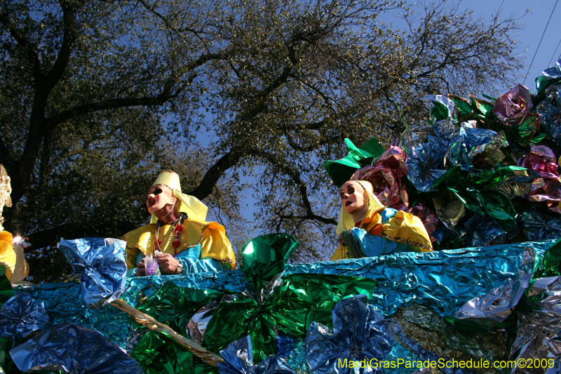 2009-Krewe-of-Mid-City-presents-Parrotheads-in-Paradise-Mardi-Gras-New-Orleans-0306