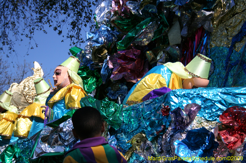 2009-Krewe-of-Mid-City-presents-Parrotheads-in-Paradise-Mardi-Gras-New-Orleans-0313