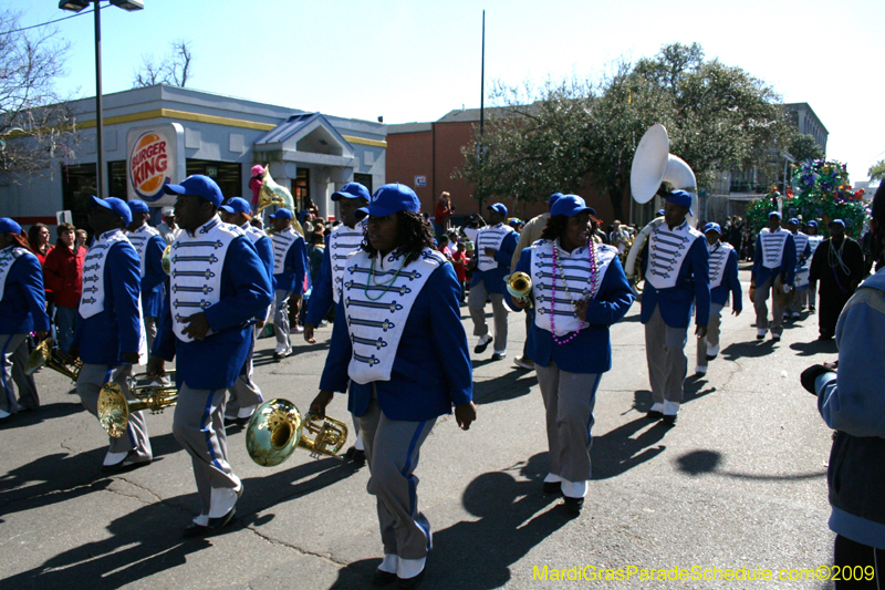 2009-Krewe-of-Mid-City-presents-Parrotheads-in-Paradise-Mardi-Gras-New-Orleans-0318