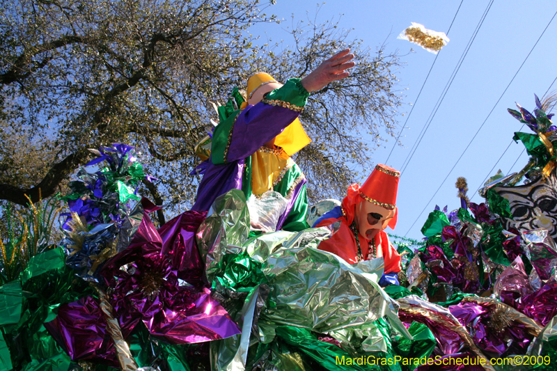 2009-Krewe-of-Mid-City-presents-Parrotheads-in-Paradise-Mardi-Gras-New-Orleans-0327