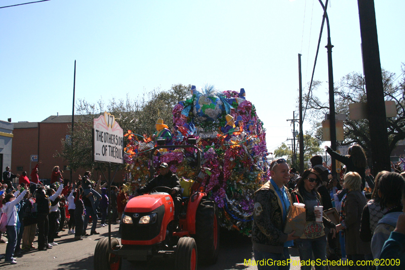 2009-Krewe-of-Mid-City-presents-Parrotheads-in-Paradise-Mardi-Gras-New-Orleans-0355