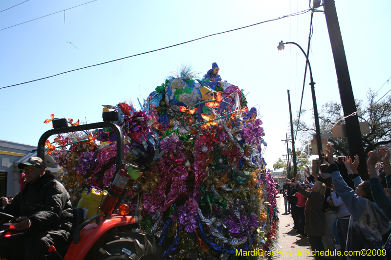 2009-Krewe-of-Mid-City-presents-Parrotheads-in-Paradise-Mardi-Gras-New-Orleans-0358