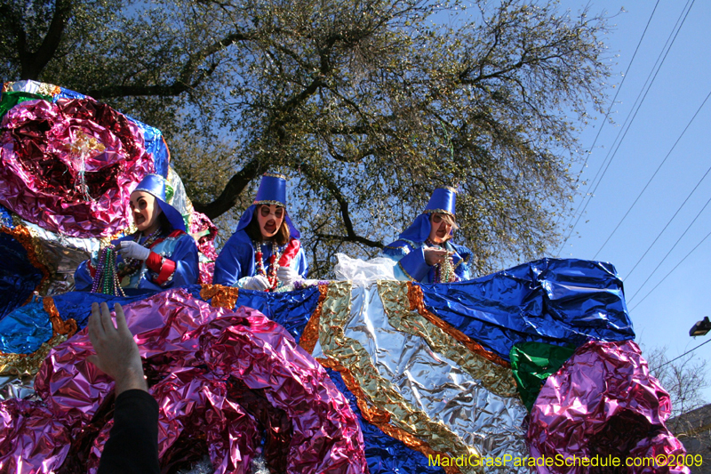 2009-Krewe-of-Mid-City-presents-Parrotheads-in-Paradise-Mardi-Gras-New-Orleans-0368