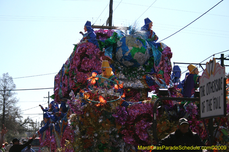 2009-Krewe-of-Mid-City-presents-Parrotheads-in-Paradise-Mardi-Gras-New-Orleans-0368a