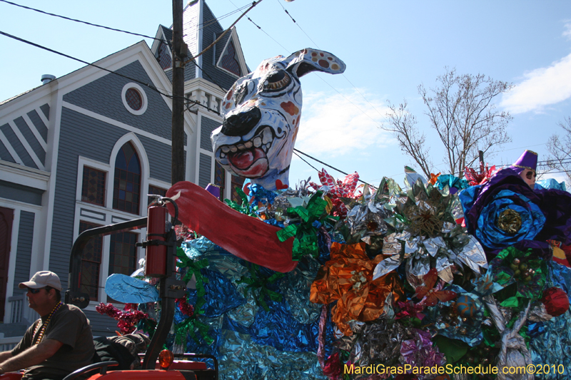 Krewe-of-Mid-City-2010-Mardi-Gras-New-Orleans-Carnival-9079