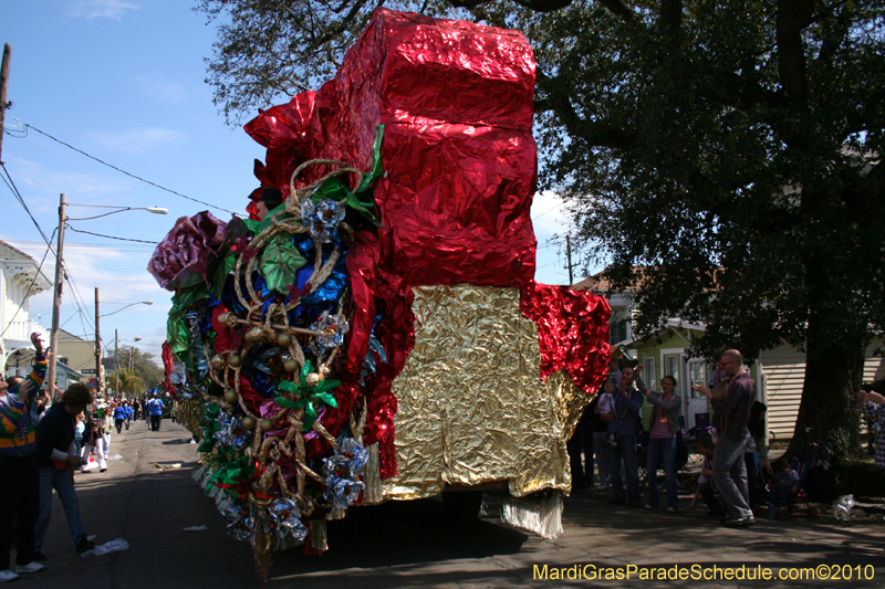 Krewe-of-Mid-City-2010-Mardi-Gras-New-Orleans-Carnival-9114