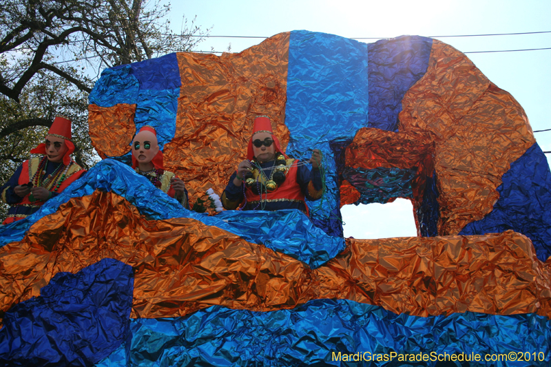 Krewe-of-Mid-City-2010-Mardi-Gras-New-Orleans-Carnival-9132