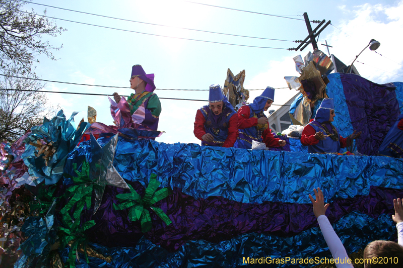 Krewe-of-Mid-City-2010-Mardi-Gras-New-Orleans-Carnival-9142