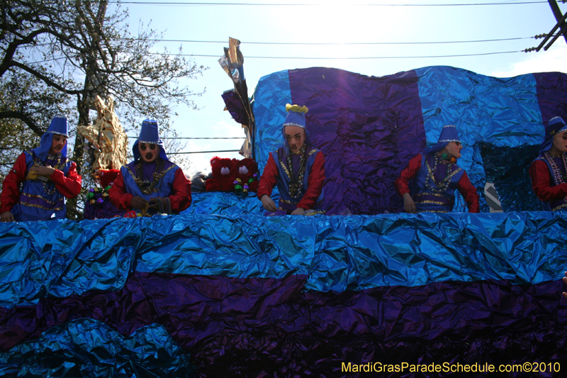 Krewe-of-Mid-City-2010-Mardi-Gras-New-Orleans-Carnival-9144