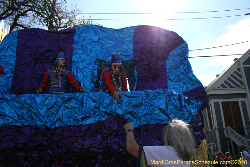 Krewe-of-Mid-City-2010-Mardi-Gras-New-Orleans-Carnival-9146