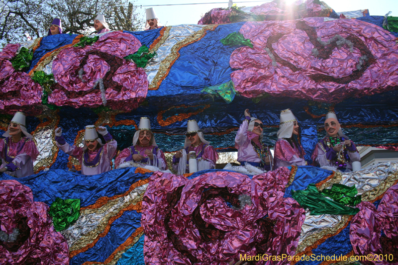 Krewe-of-Mid-City-2010-Mardi-Gras-New-Orleans-Carnival-9159