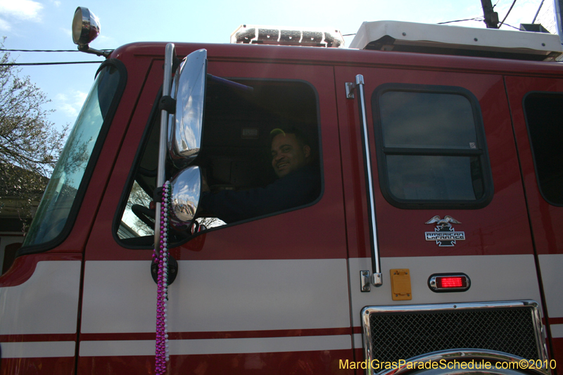 Krewe-of-Mid-City-2010-Mardi-Gras-New-Orleans-Carnival-9171