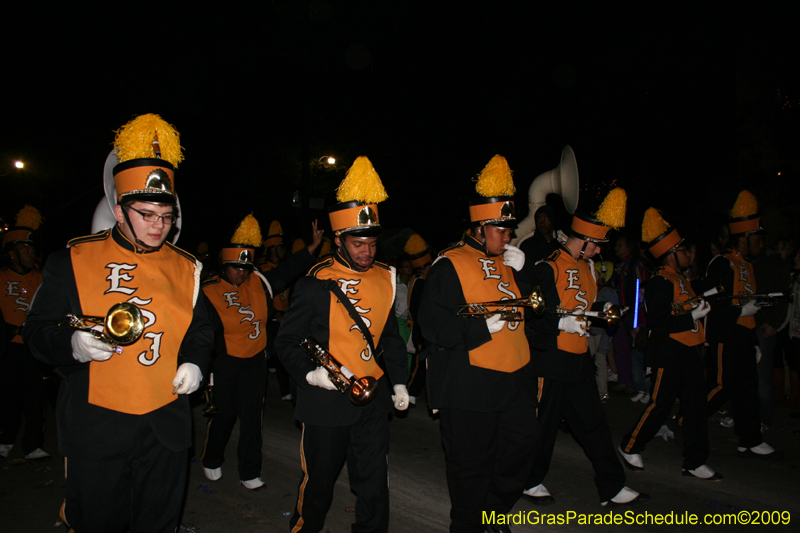 2009-Krewe-of-Muses-New-Orleans-Mardi-Gras-0611