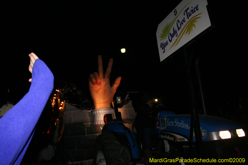 2009-Krewe-of-Muses-New-Orleans-Mardi-Gras-0685