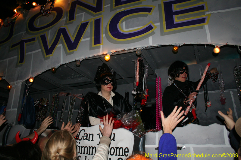 2009-Krewe-of-Muses-New-Orleans-Mardi-Gras-0689