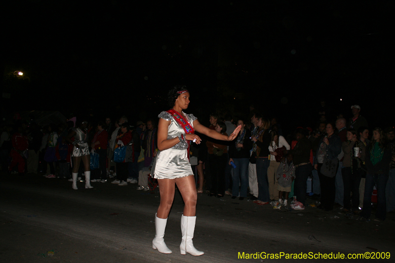 2009-Krewe-of-Muses-New-Orleans-Mardi-Gras-0705