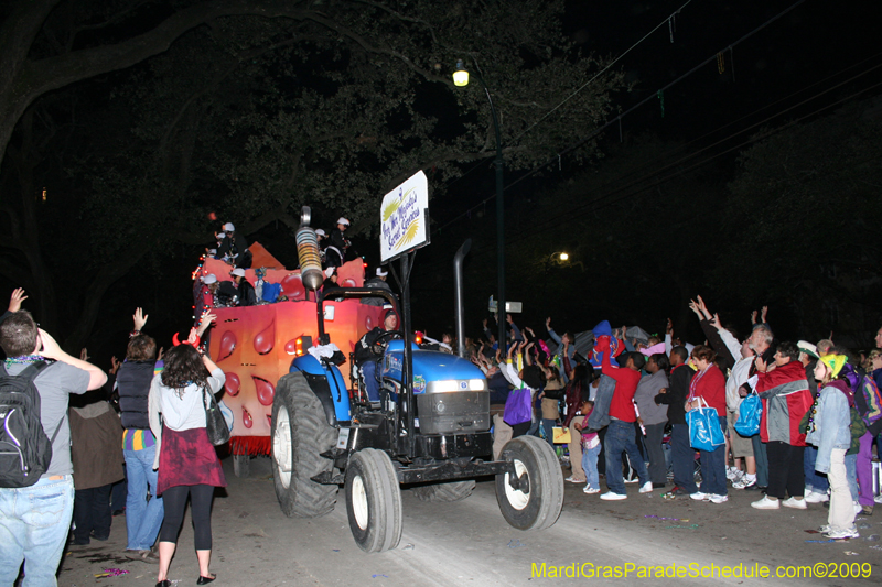 2009-Krewe-of-Muses-New-Orleans-Mardi-Gras-0708