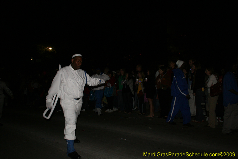 2009-Krewe-of-Muses-New-Orleans-Mardi-Gras-0717