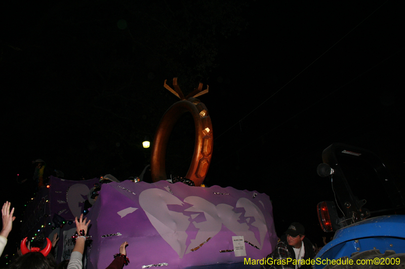 2009-Krewe-of-Muses-New-Orleans-Mardi-Gras-0729