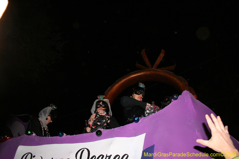 2009-Krewe-of-Muses-New-Orleans-Mardi-Gras-0730