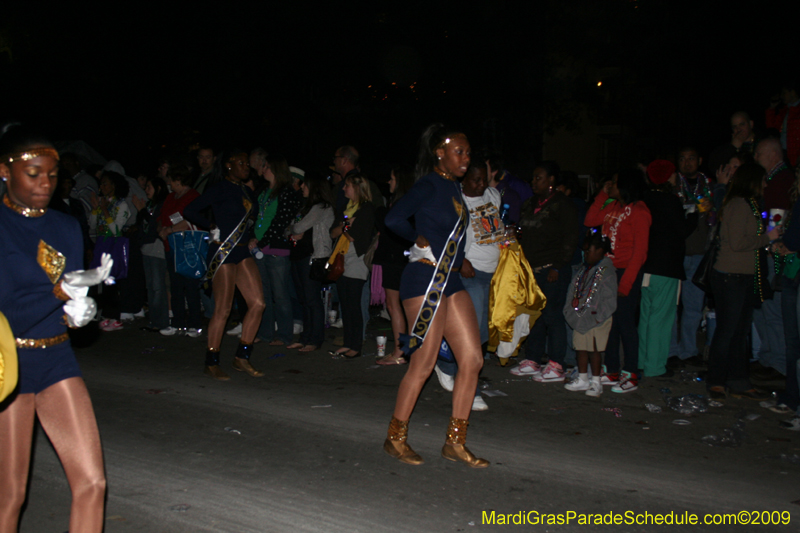 2009-Krewe-of-Muses-New-Orleans-Mardi-Gras-0774