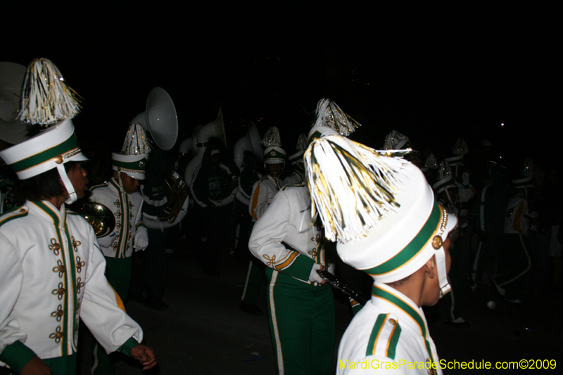 2009-Krewe-of-Muses-New-Orleans-Mardi-Gras-0806