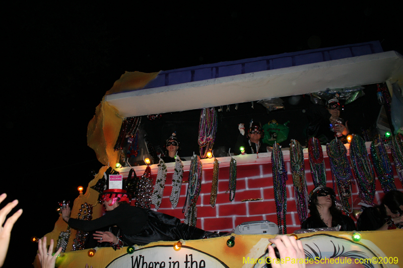 2009-Krewe-of-Muses-New-Orleans-Mardi-Gras-0821