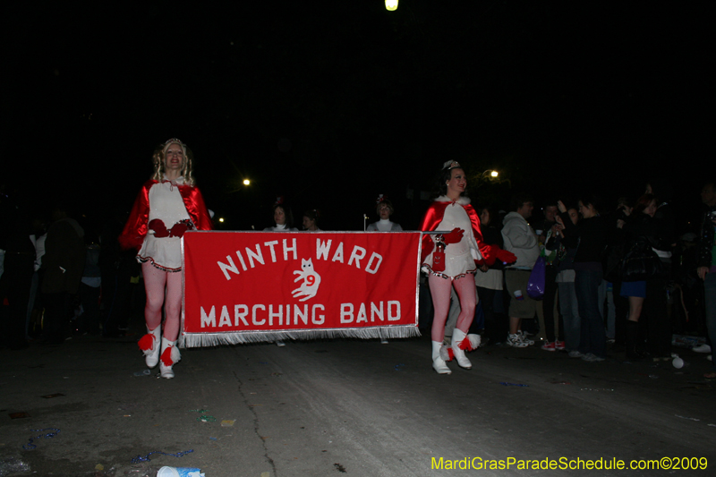 2009-Krewe-of-Muses-New-Orleans-Mardi-Gras-0910