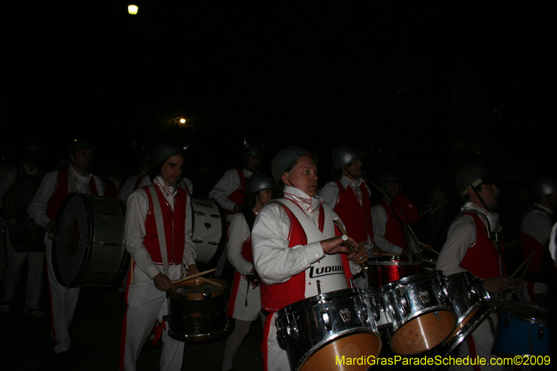 2009-Krewe-of-Muses-New-Orleans-Mardi-Gras-0916