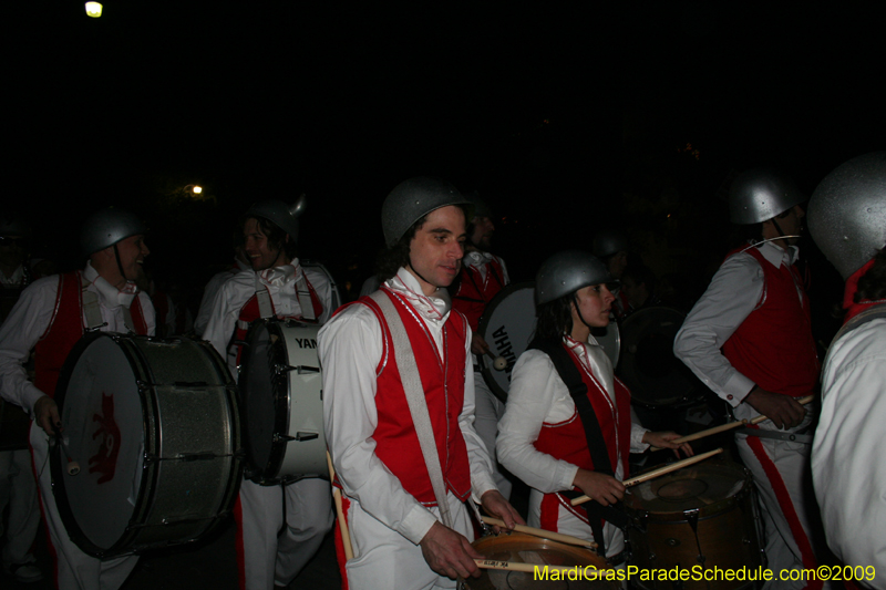 2009-Krewe-of-Muses-New-Orleans-Mardi-Gras-0917