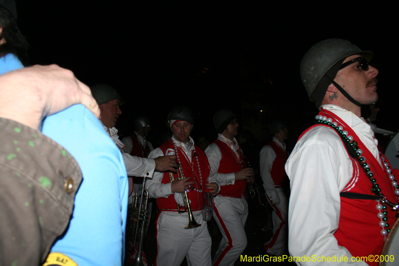 2009-Krewe-of-Muses-New-Orleans-Mardi-Gras-0919